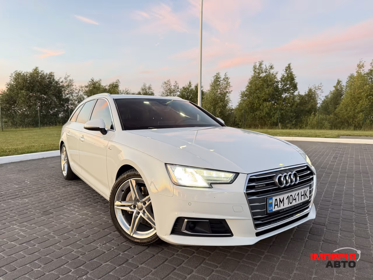 Audi A4 - фото 1