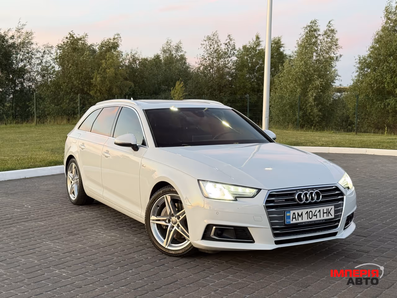 Audi A4 - фото 2
