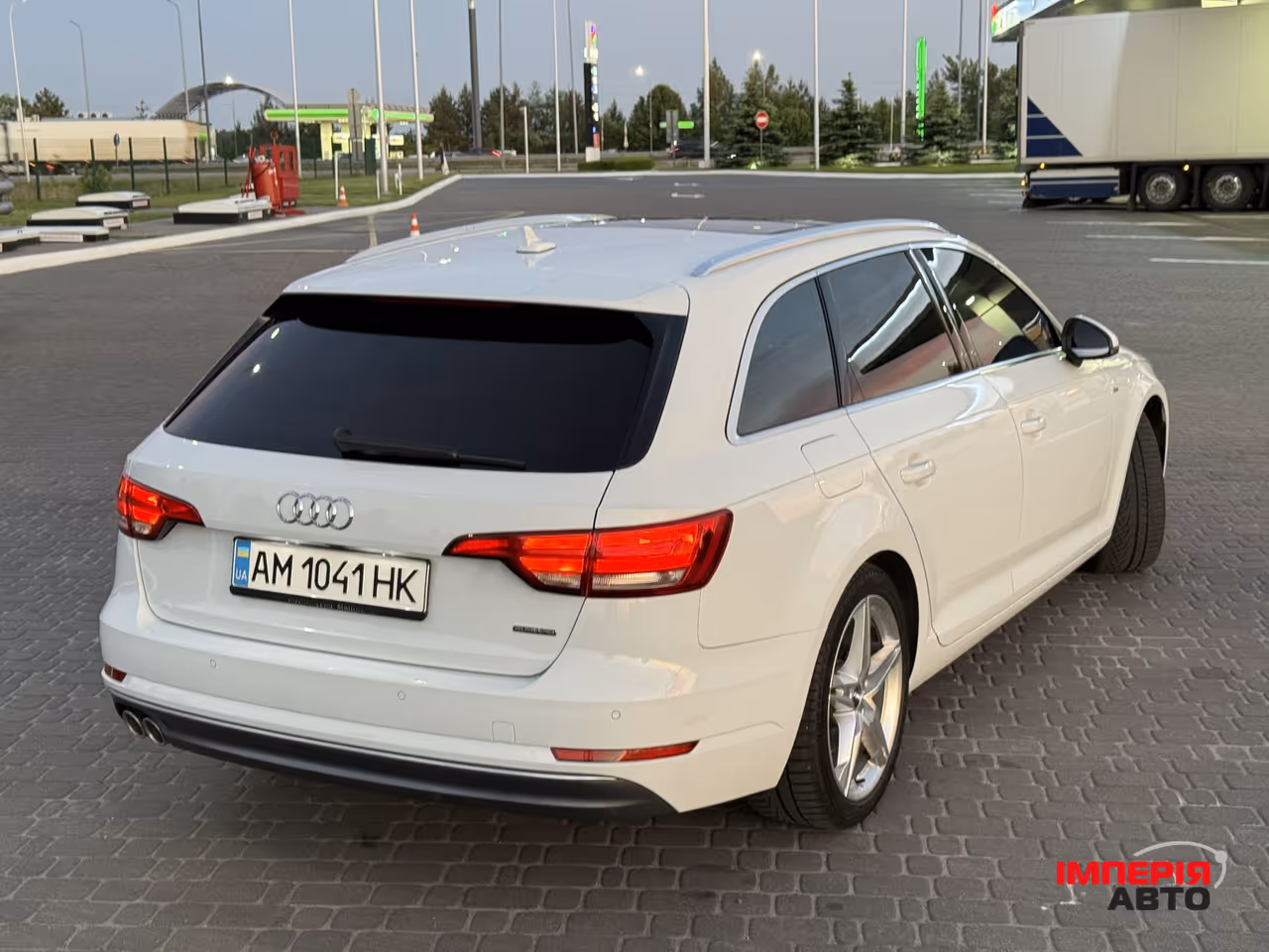 Audi A4 - фото 4
