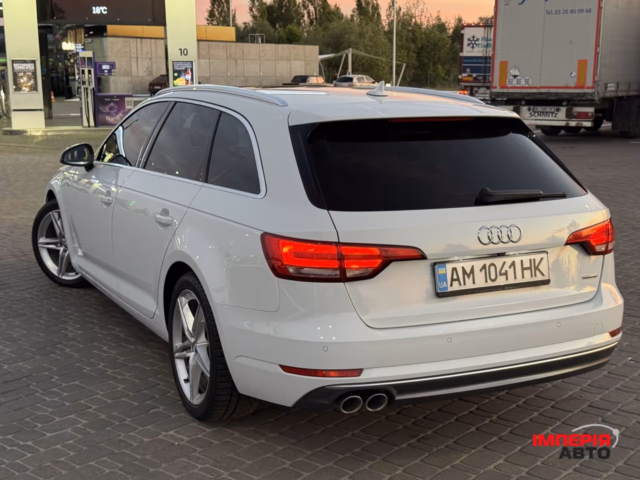 Audi A4 - фото 5