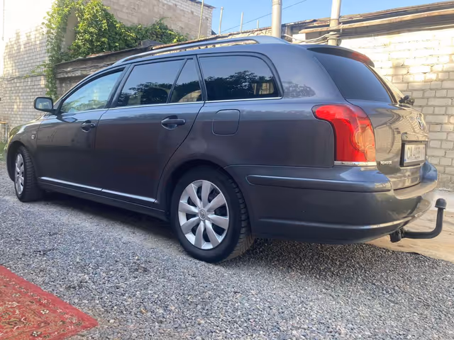 Toyota Avensis - зображення 1