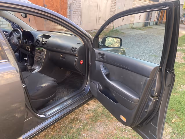 Toyota Avensis - зображення 4