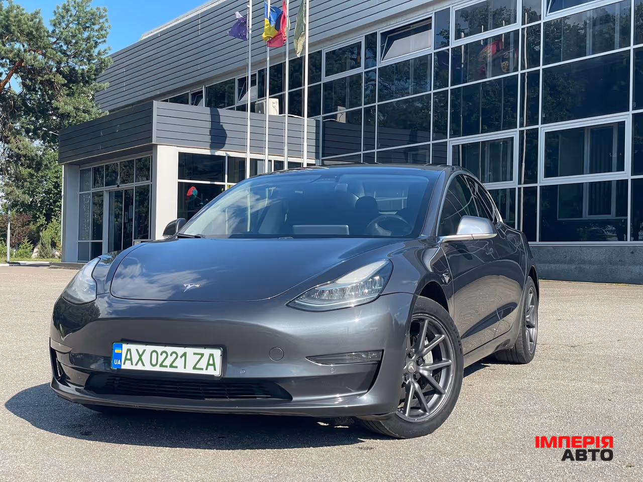Tesla Model 3 - фото 1