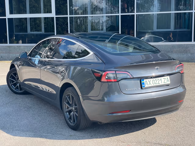 Tesla Model 3 - зображення 5