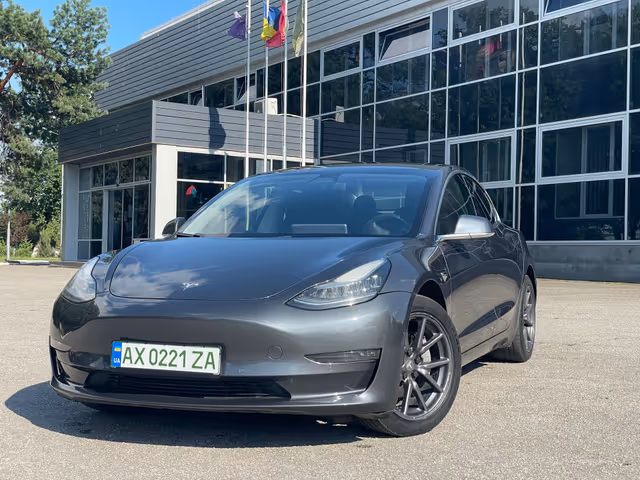 Tesla Model 3 - зображення 1
