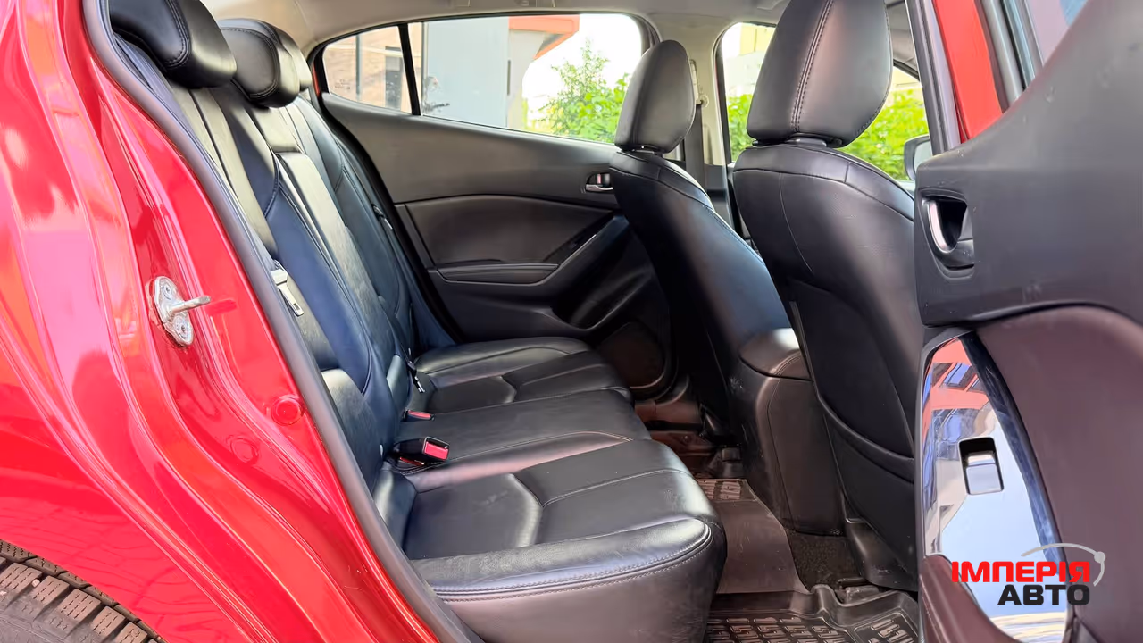Mazda 3 - фото 12