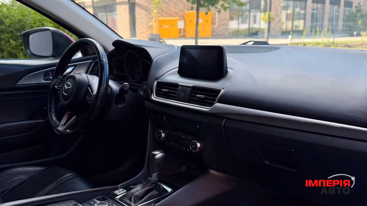 Mazda 3 - фото 9