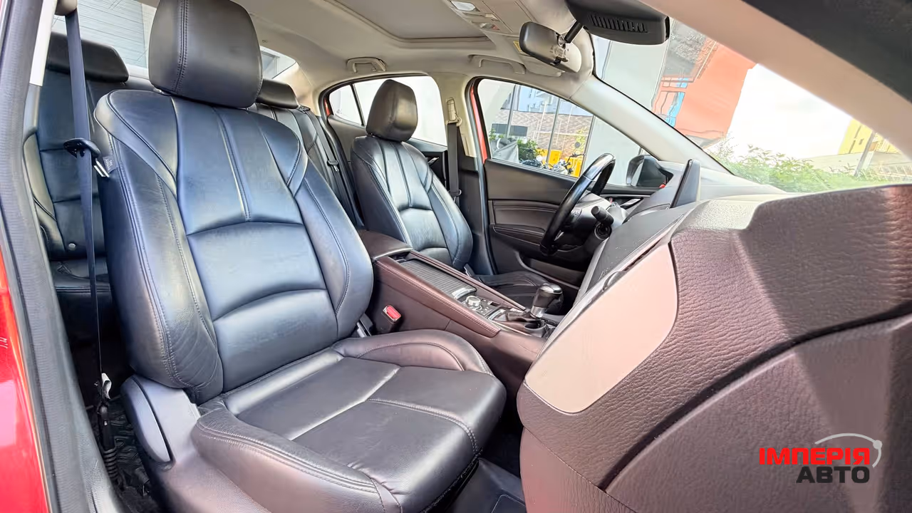 Mazda 3 - фото 11