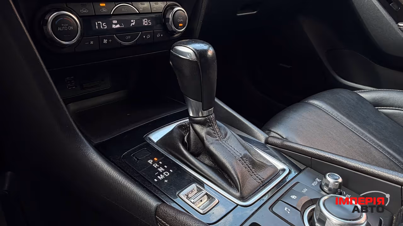 Mazda 3 - фото 16