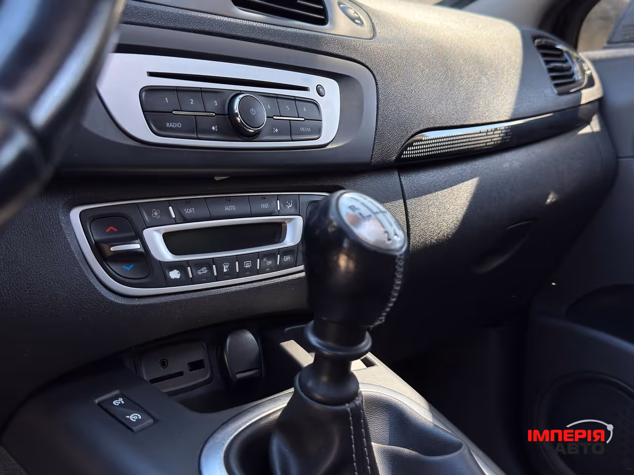 Renault Scenic - фото 15