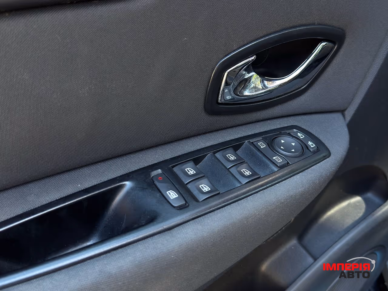 Renault Scenic - фото 12