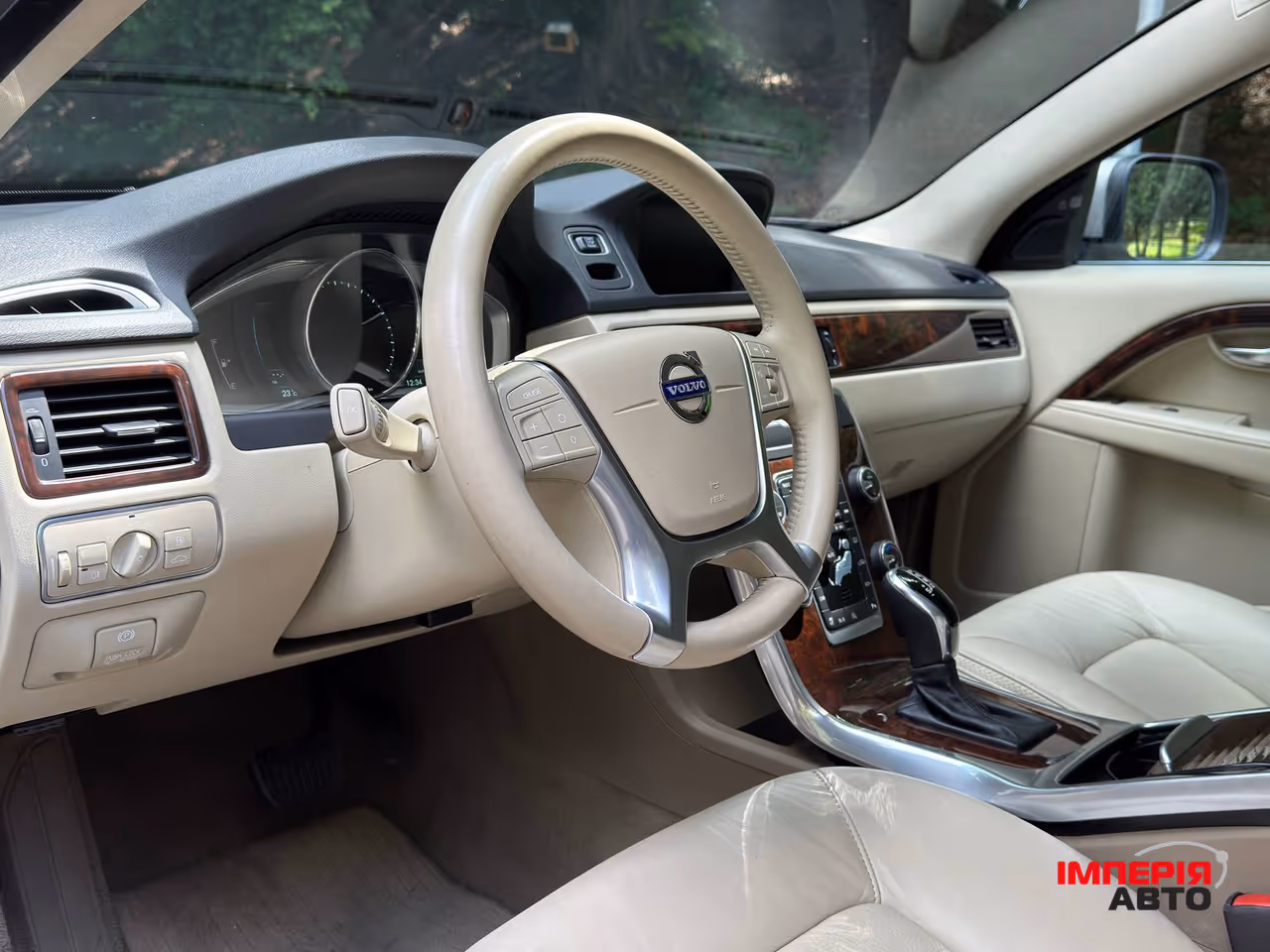 Volvo XC70 - фото 8