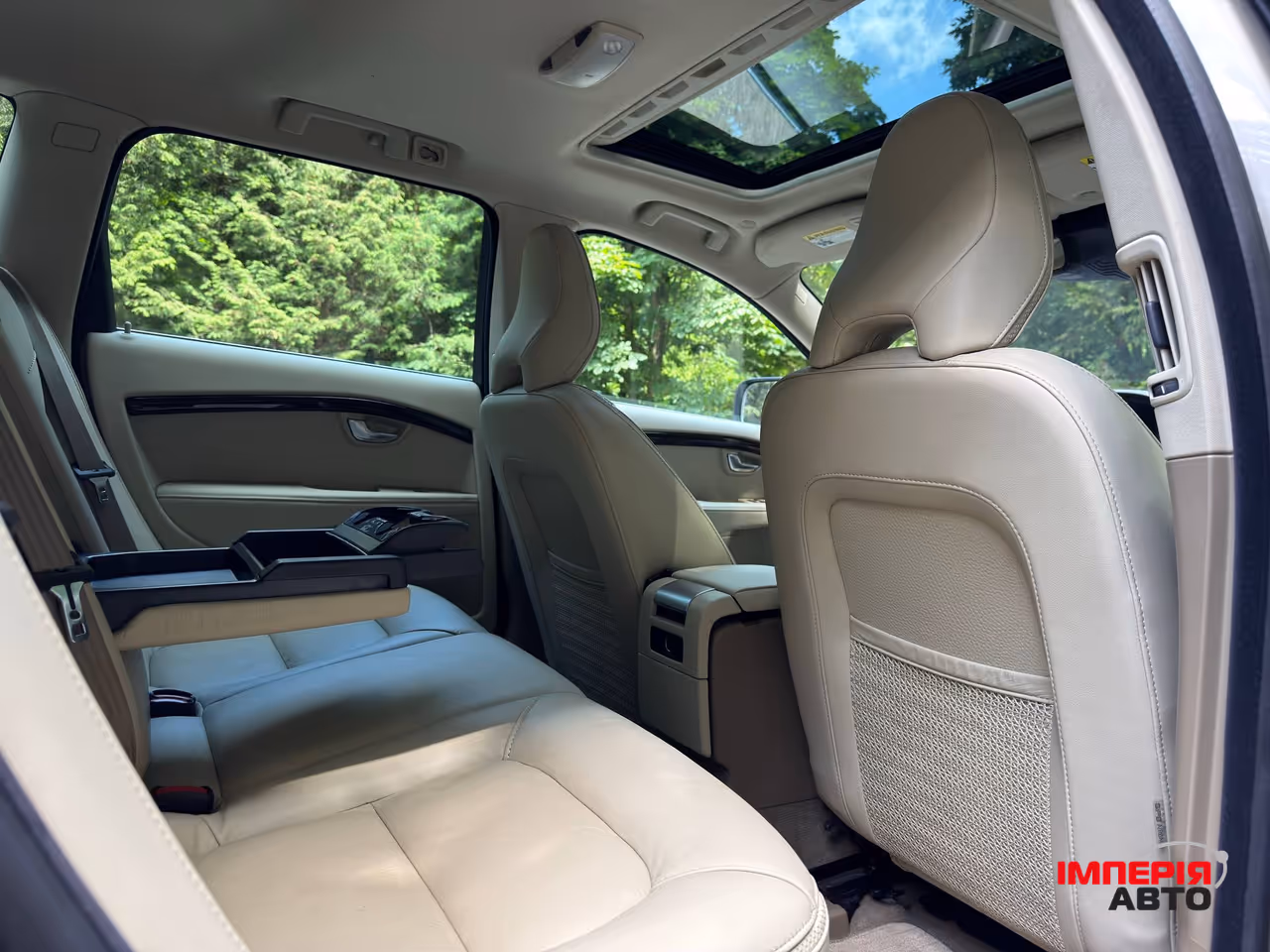 Volvo XC70 - фото 17