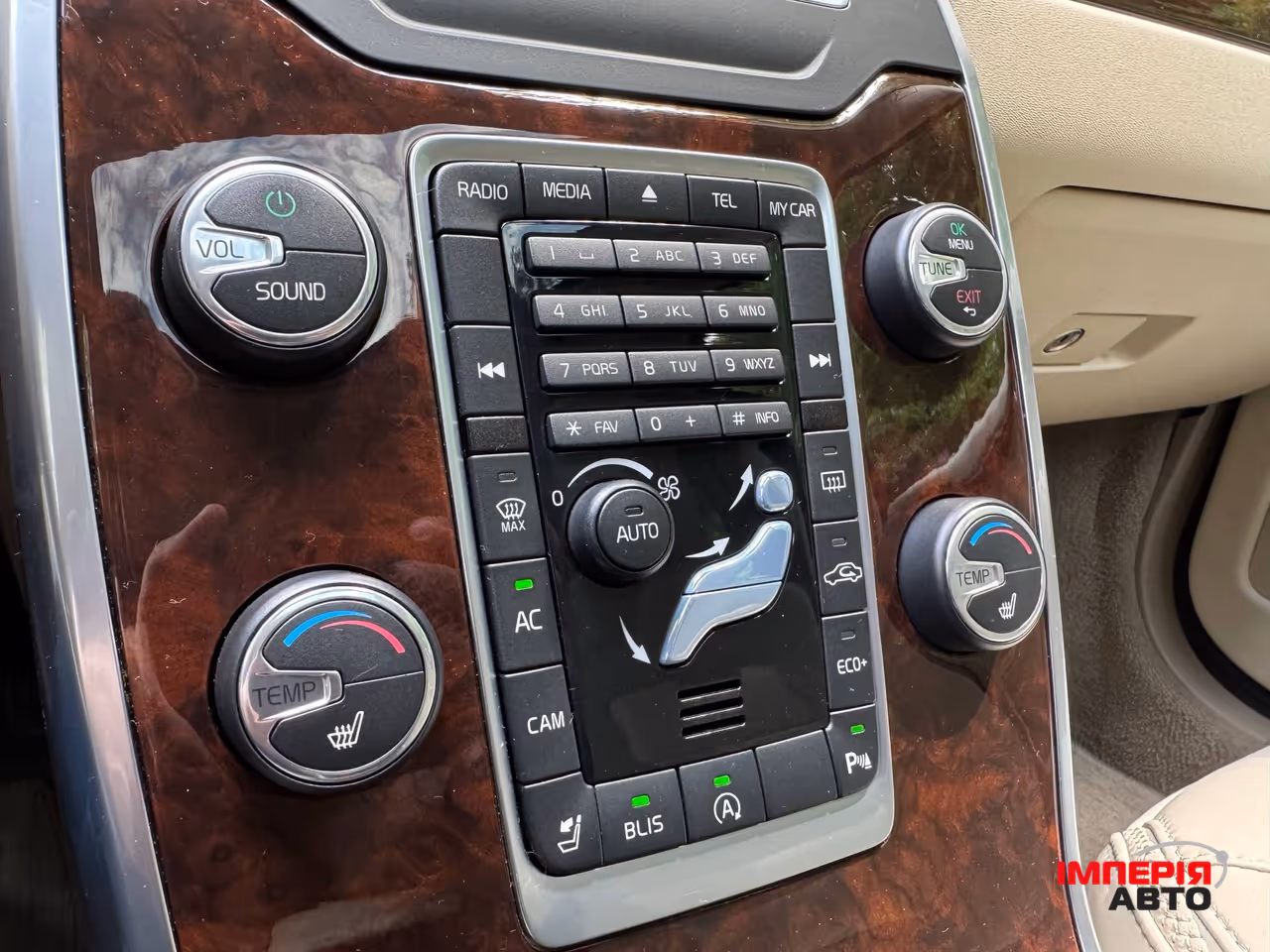Volvo XC70 - фото 28