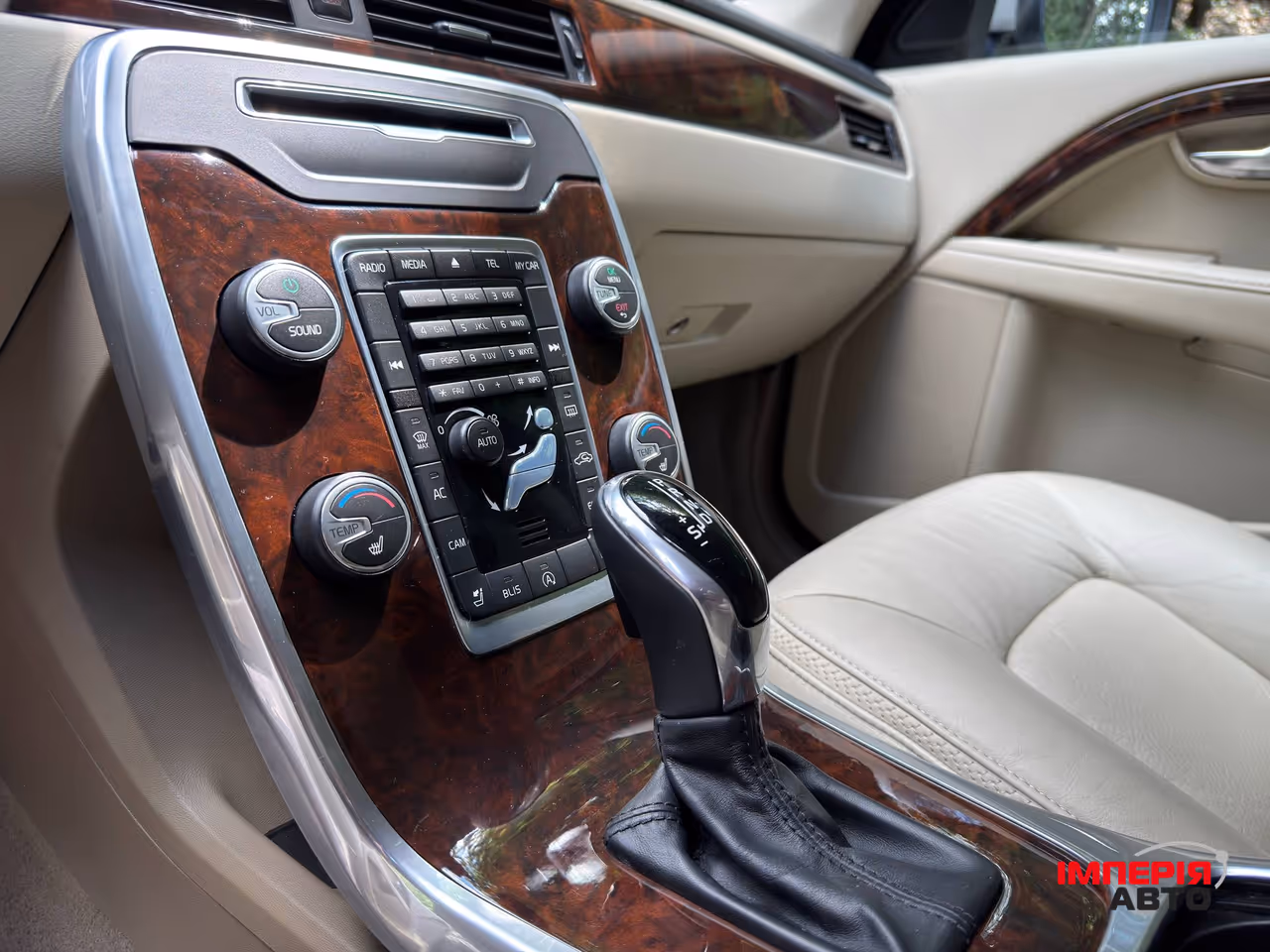 Volvo XC70 - фото 10