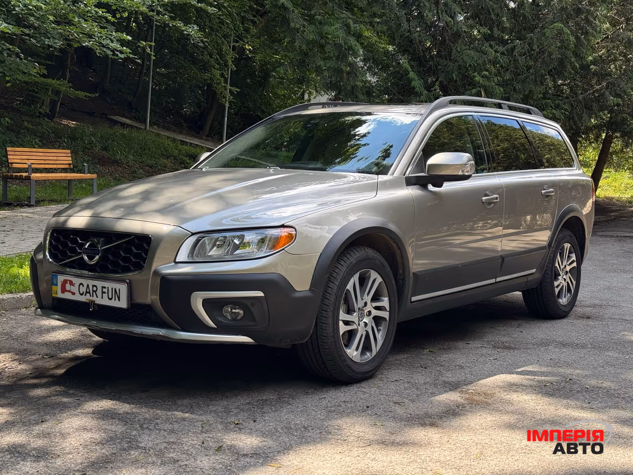 Volvo XC70 - фото 1