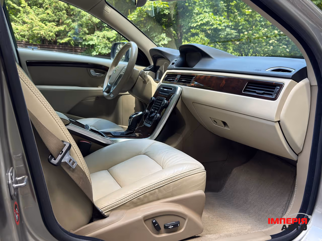 Volvo XC70 - фото 19