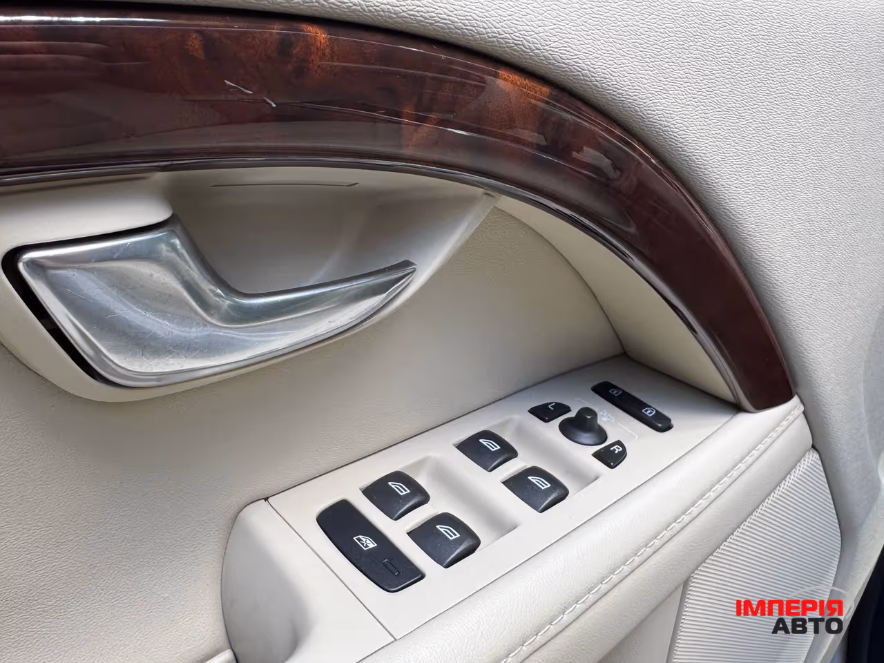Volvo XC70 - фото 11