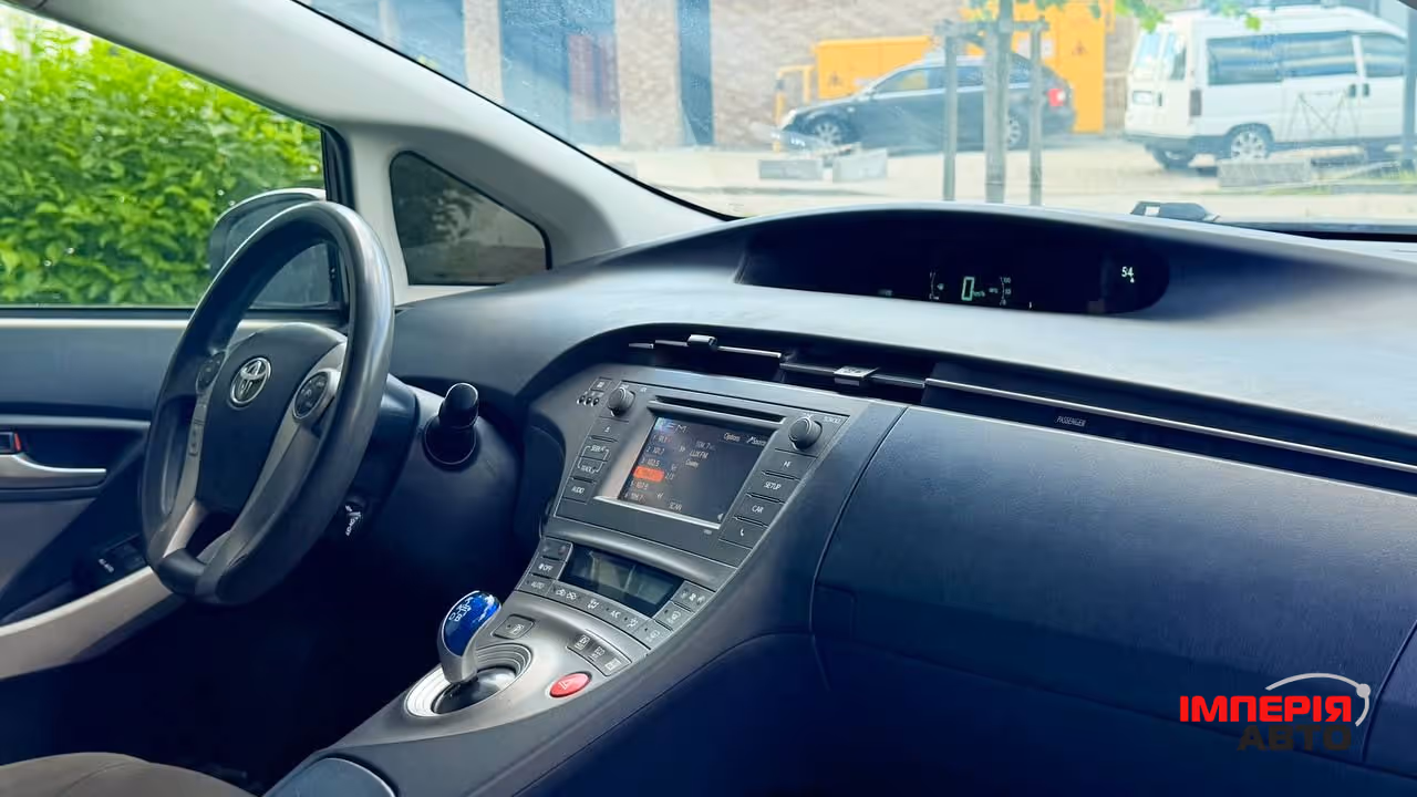 Toyota Prius - фото 3