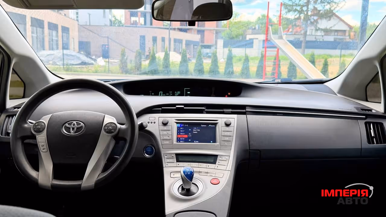 Toyota Prius - фото 4
