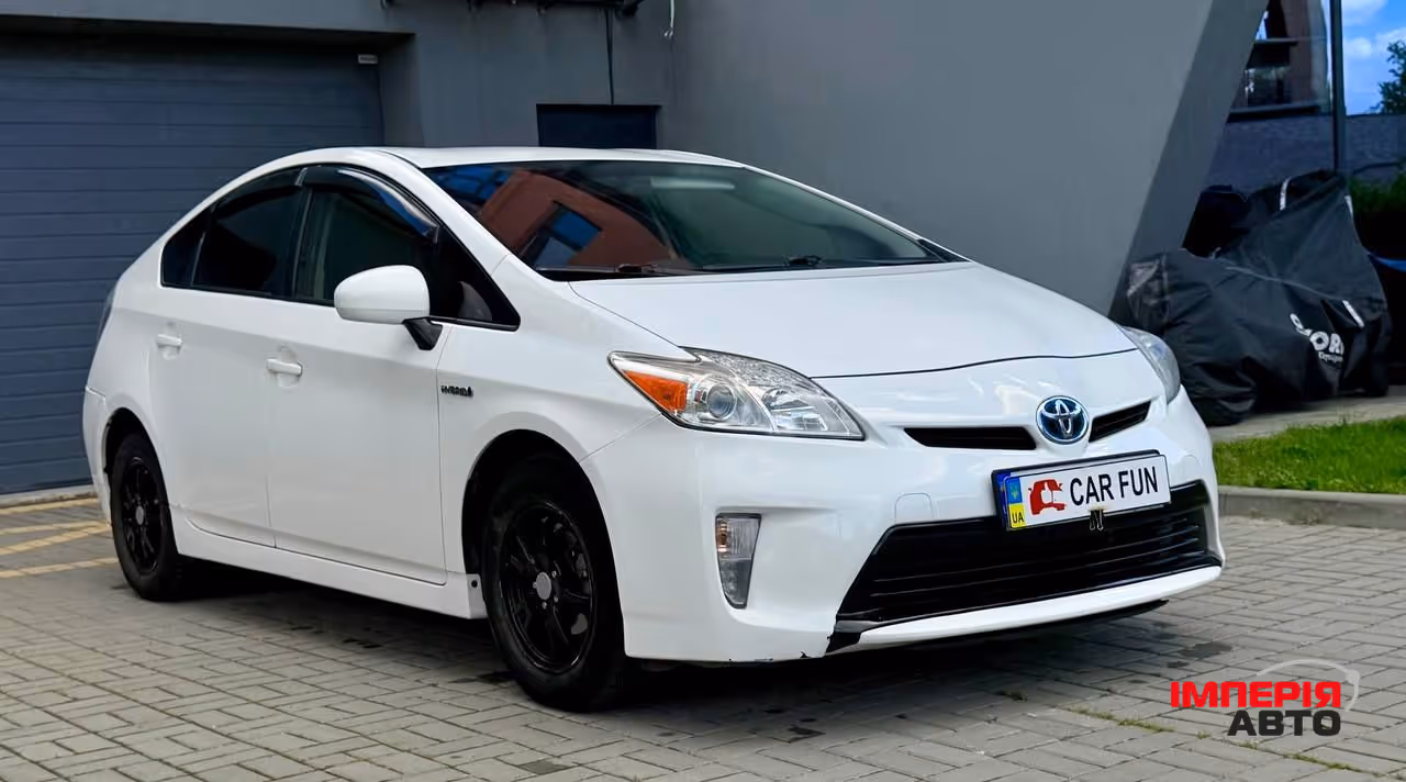 Toyota Prius - фото 2
