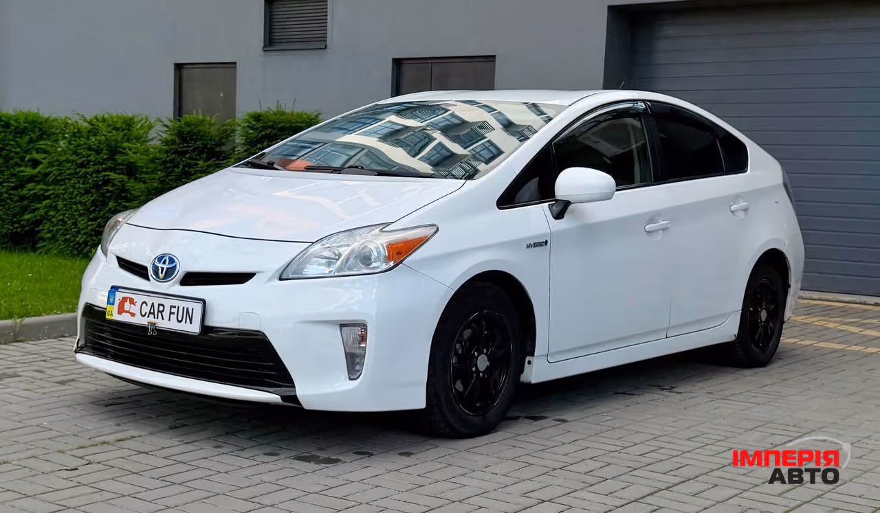 Toyota Prius - фото 1