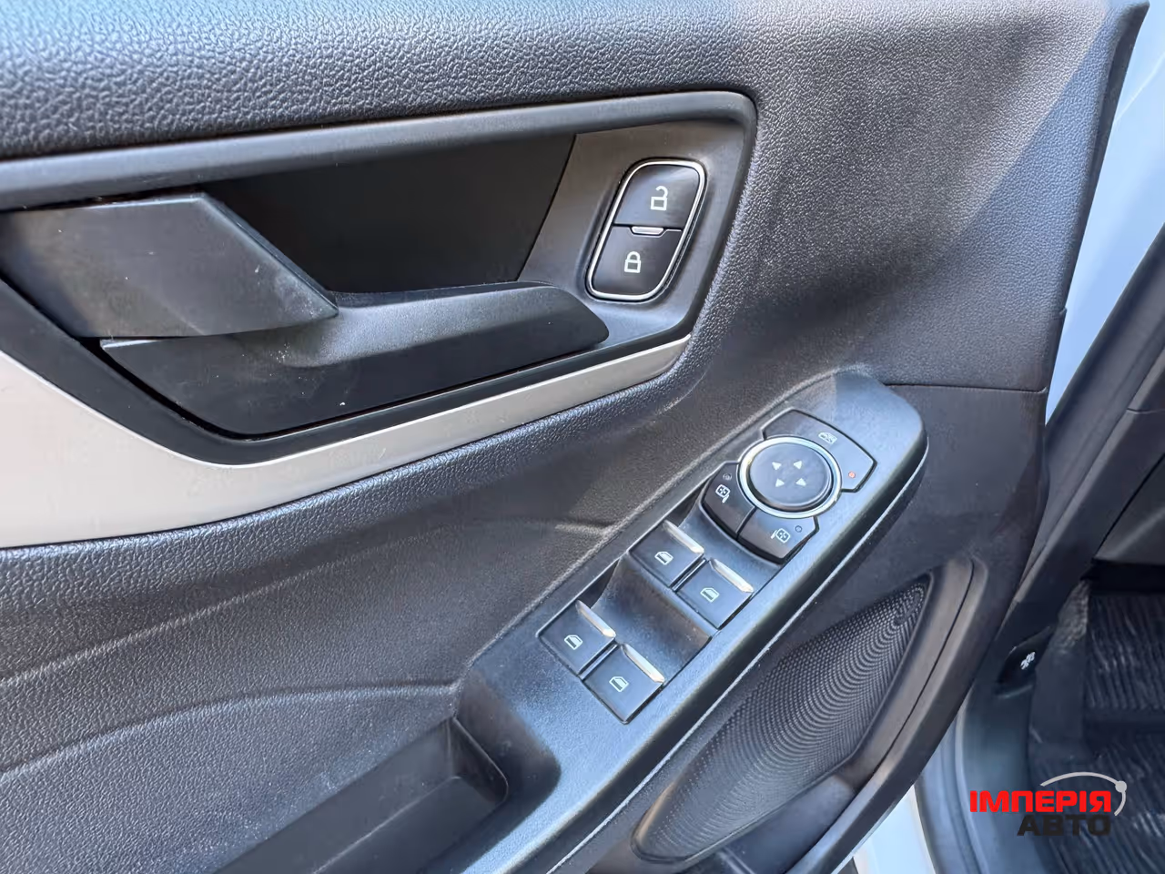 Ford Escape - фото 16