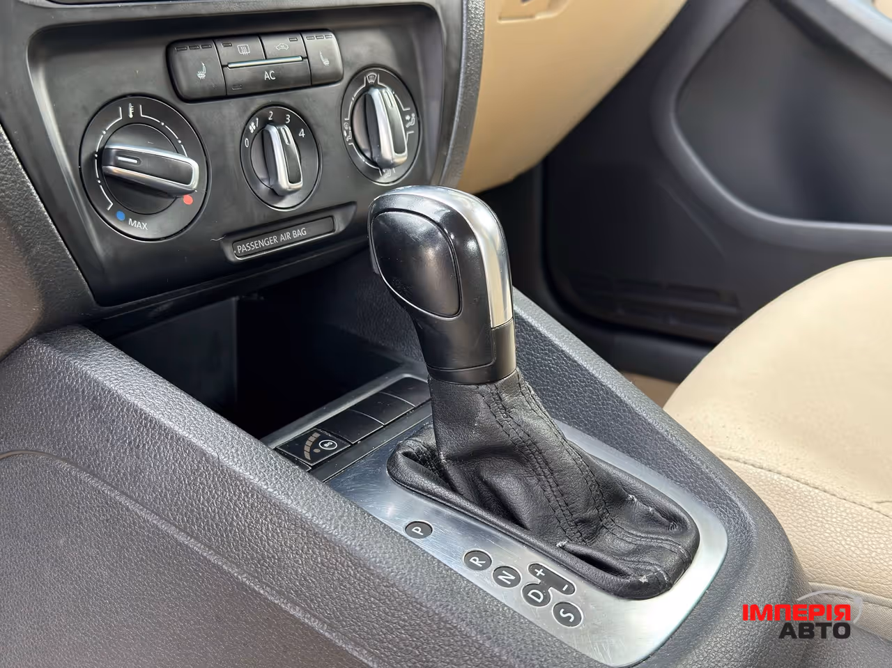 Volkswagen Jetta - фото 11