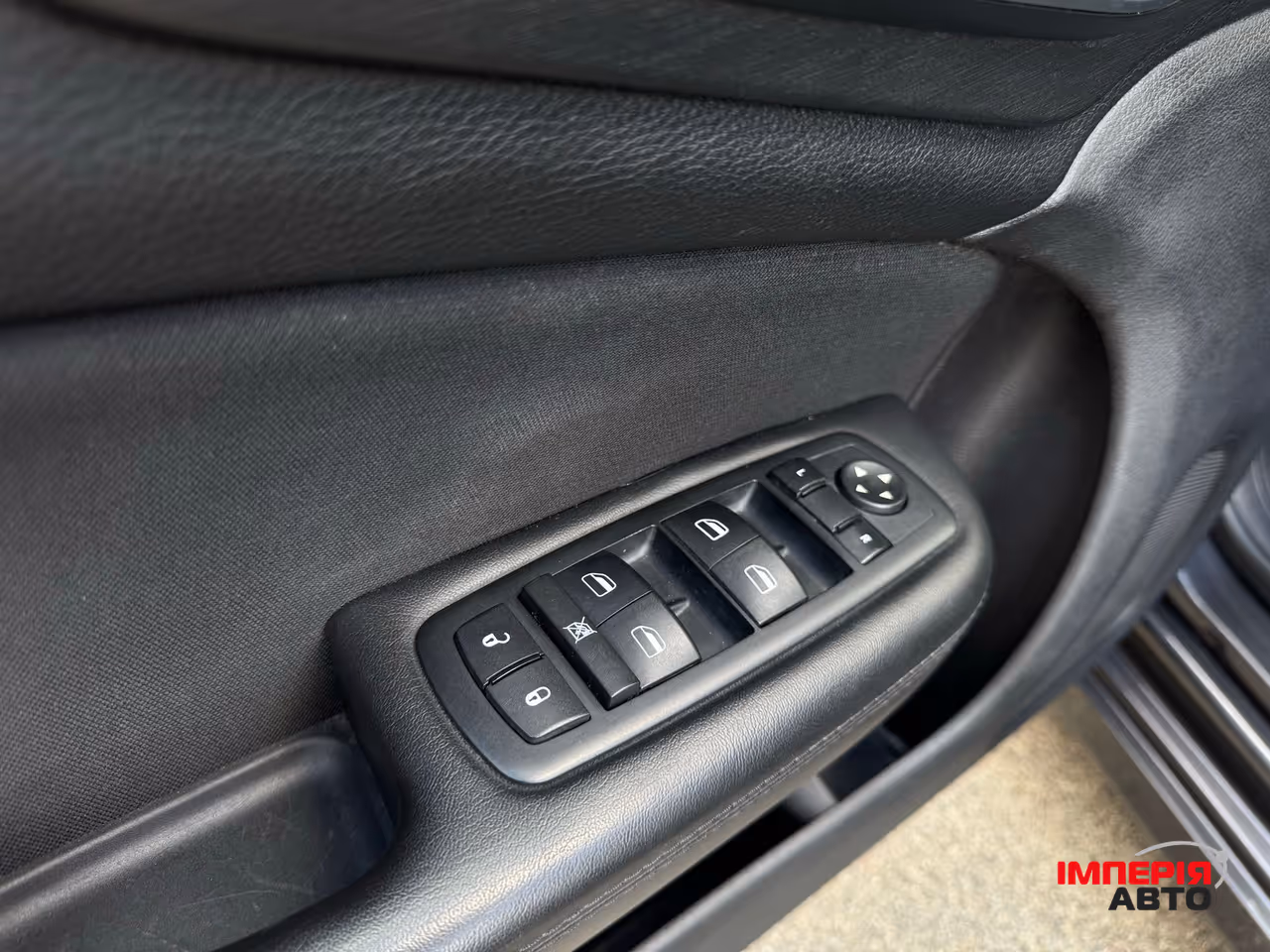 Chrysler 200 - фото 30