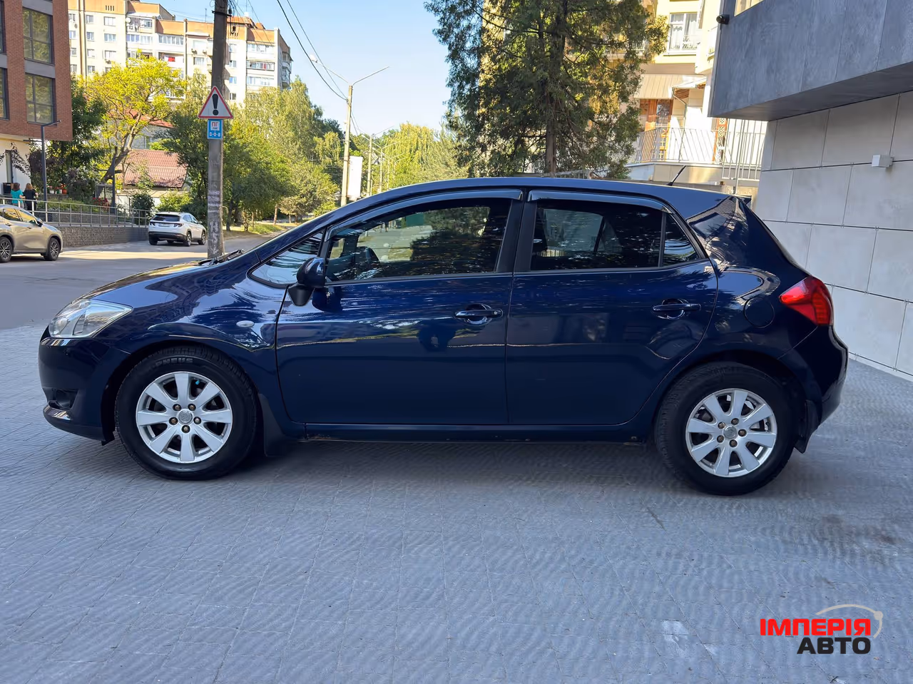 Toyota Auris - фото 5
