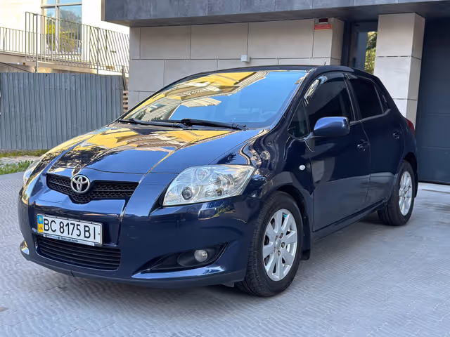 Toyota Auris - зображення 1