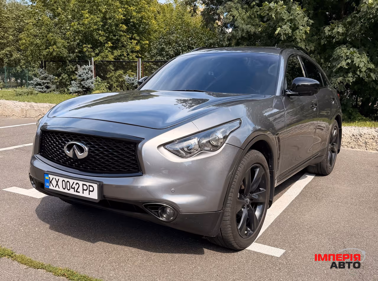 Infiniti QX70 - фото 1