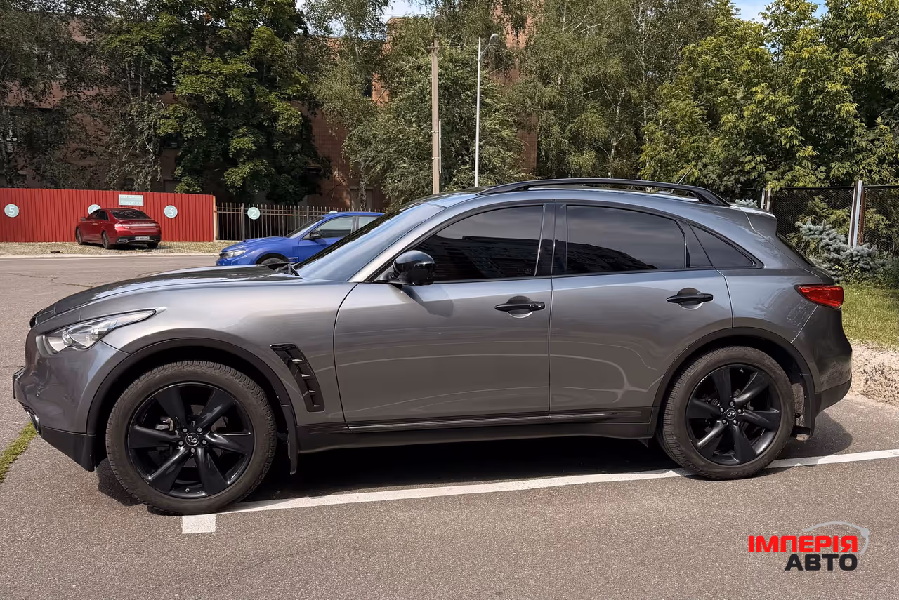 Infiniti QX70 - фото 2