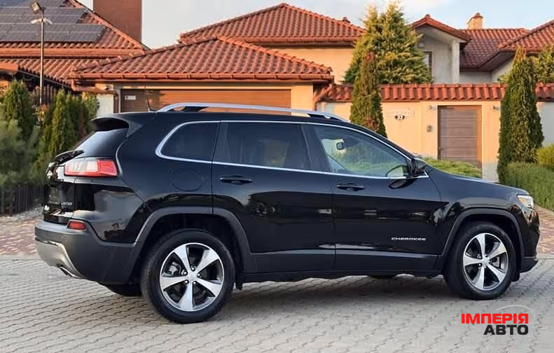 Jeep Cherokee - фото 3