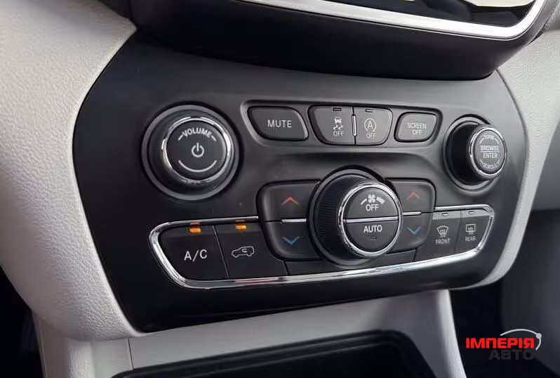 Jeep Cherokee - фото 14
