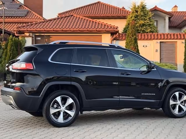Jeep Cherokee - зображення 3