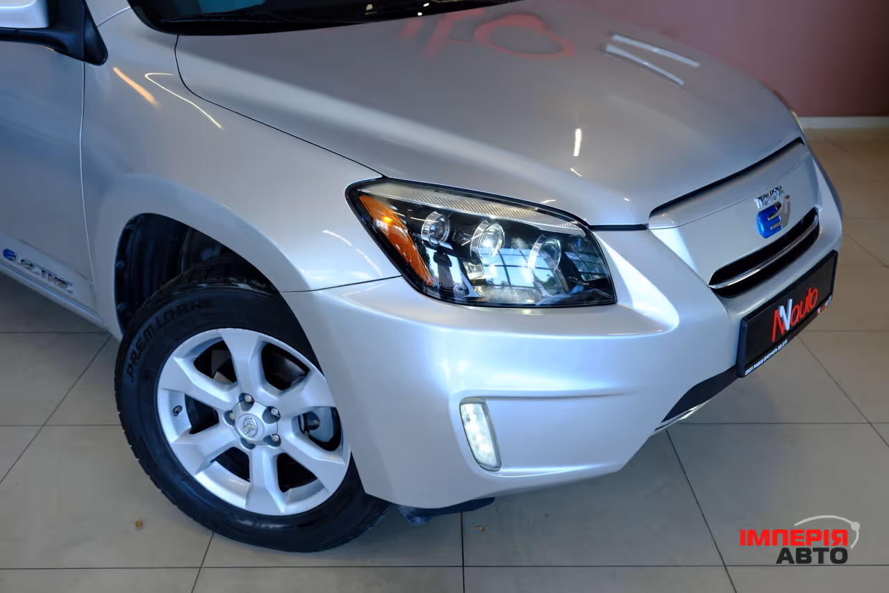 Toyota RAV4 - фото 3