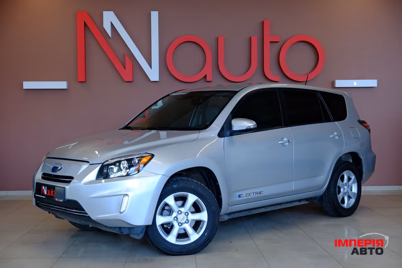 Toyota RAV4 - фото 1