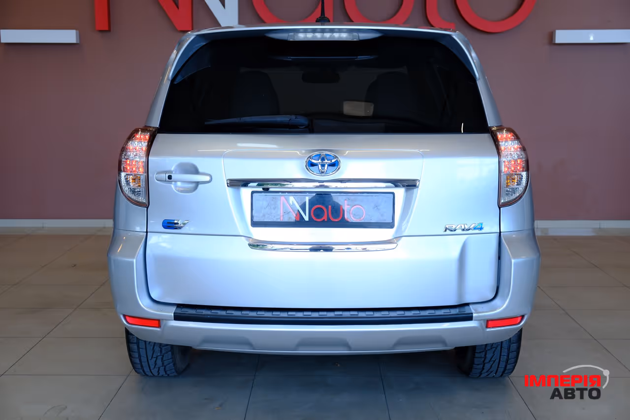 Toyota RAV4 - фото 6