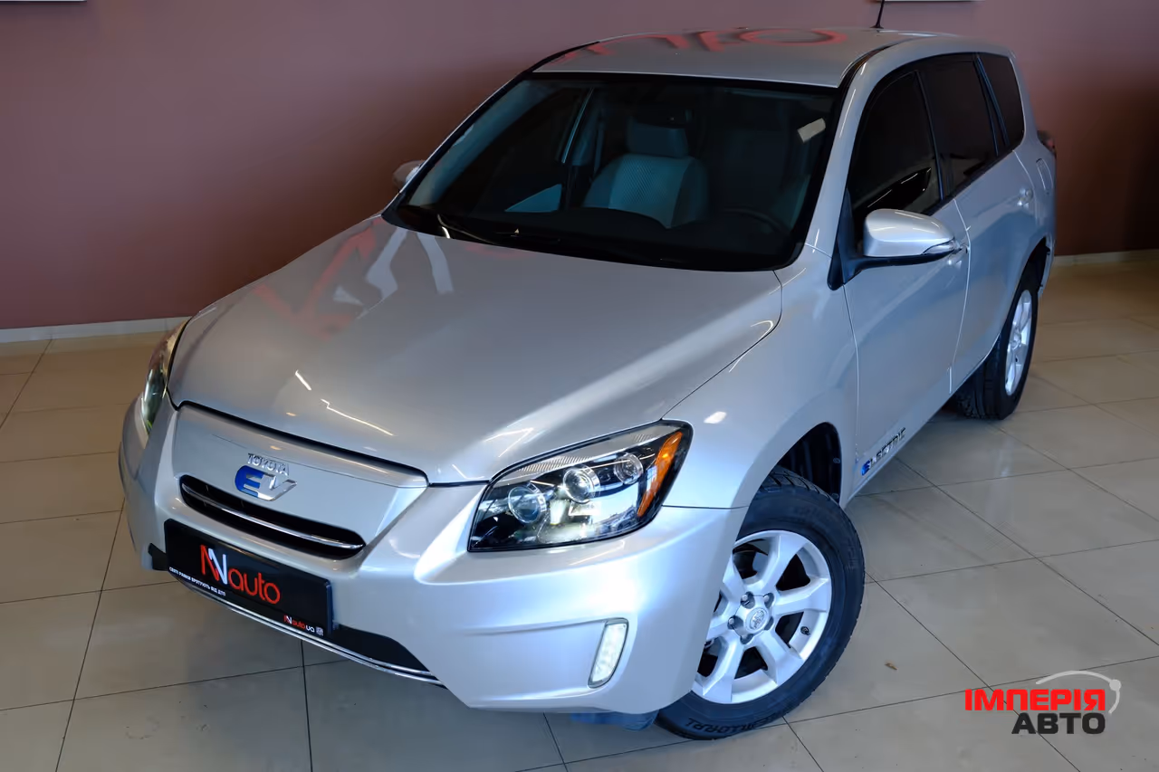 Toyota RAV4 - фото 2