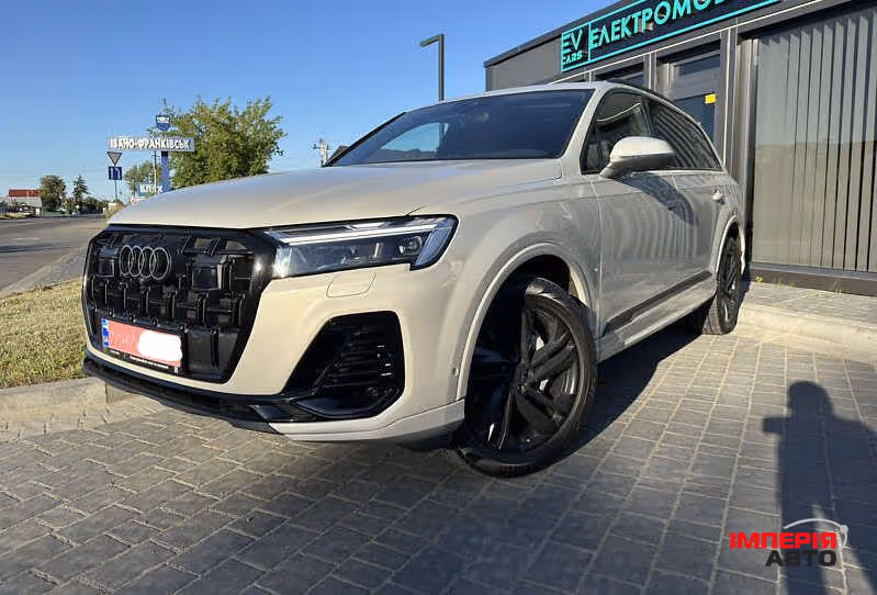 Audi Q7 - фото 1