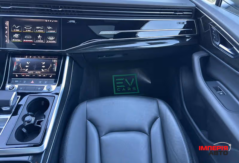 Audi Q7 - фото 7