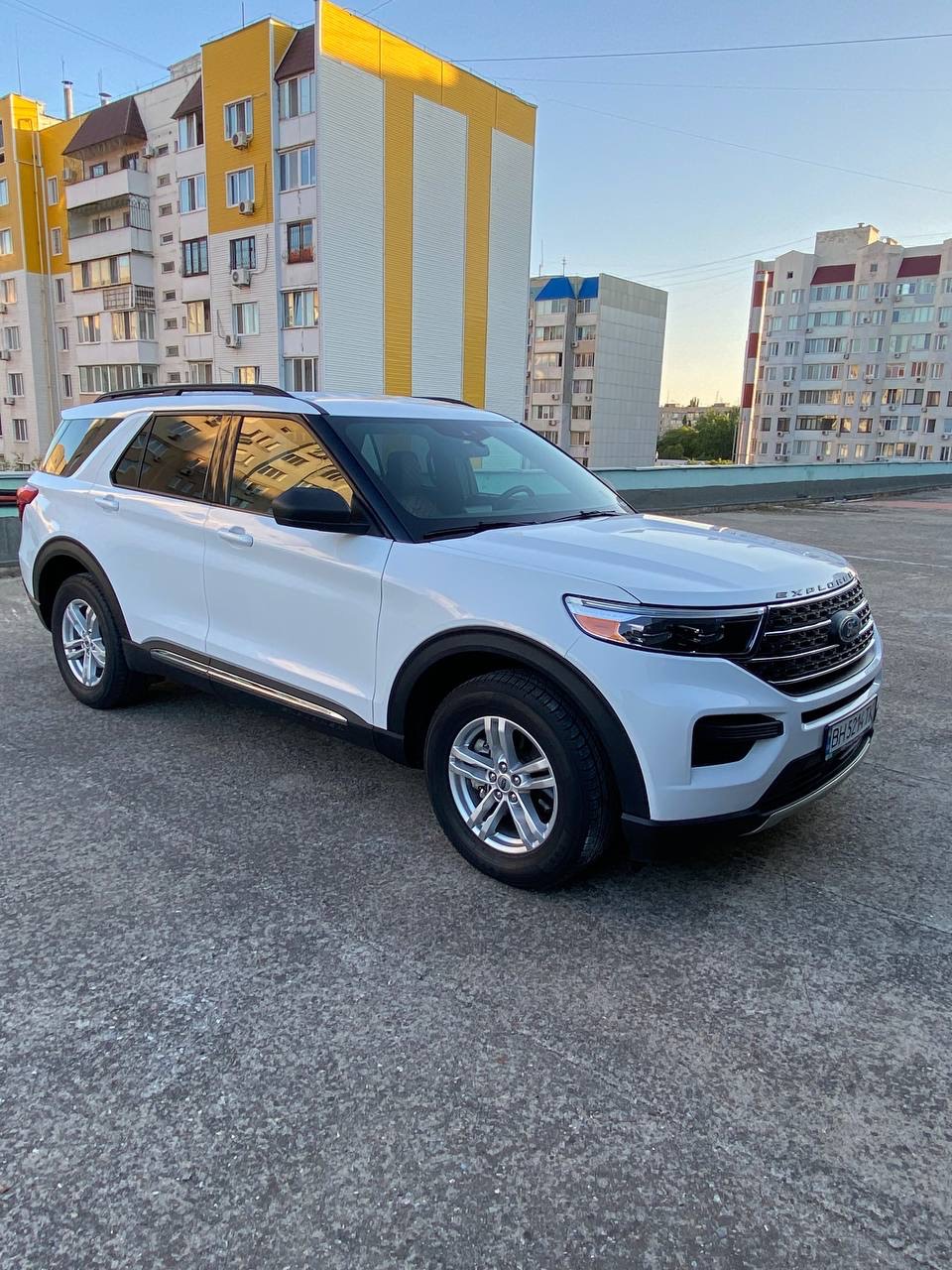 Ford Explorer - фото 1