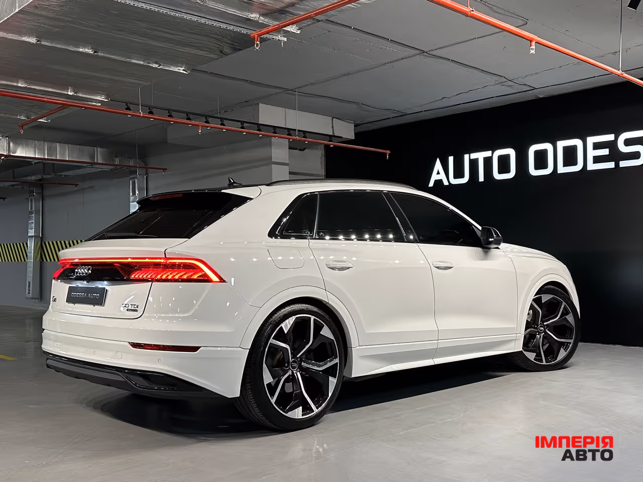Audi Q8 - фото 7