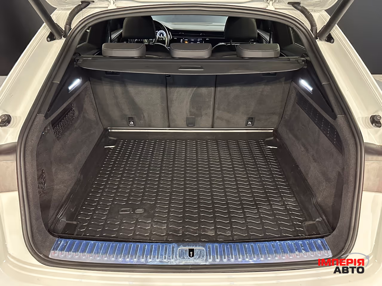 Audi Q8 - фото 10