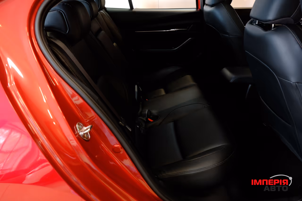Mazda 3 - фото 9