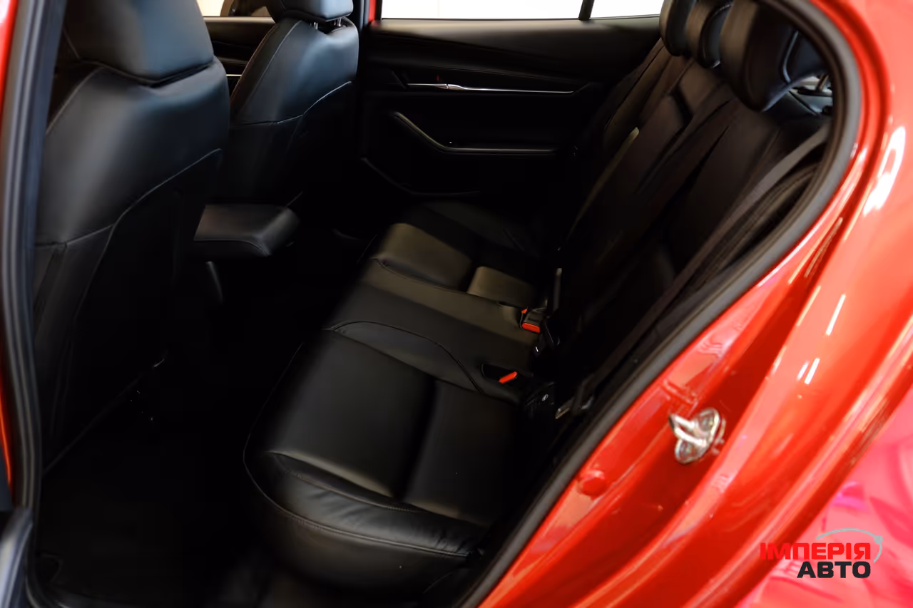 Mazda 3 - фото 8