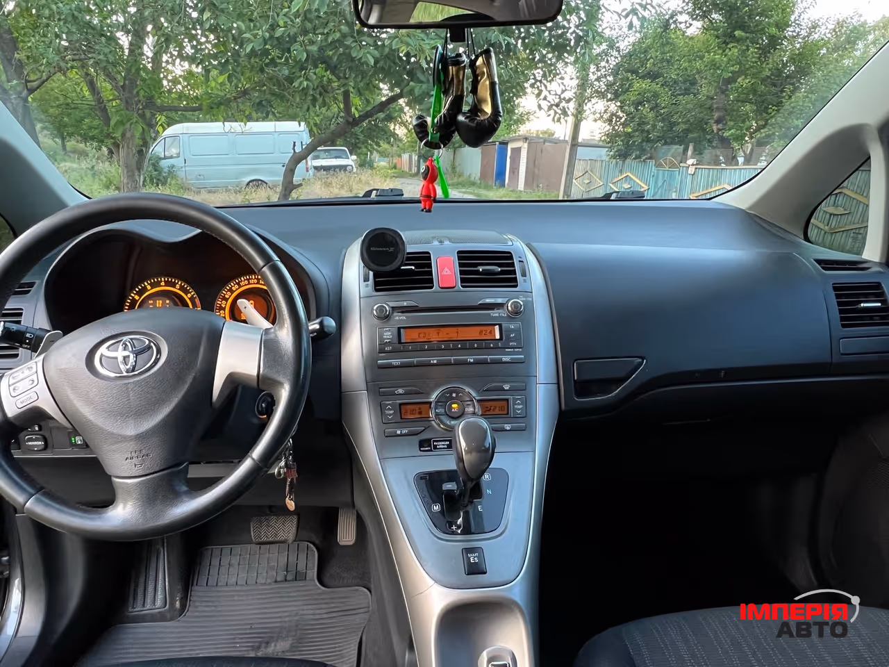 Toyota Auris - фото 7