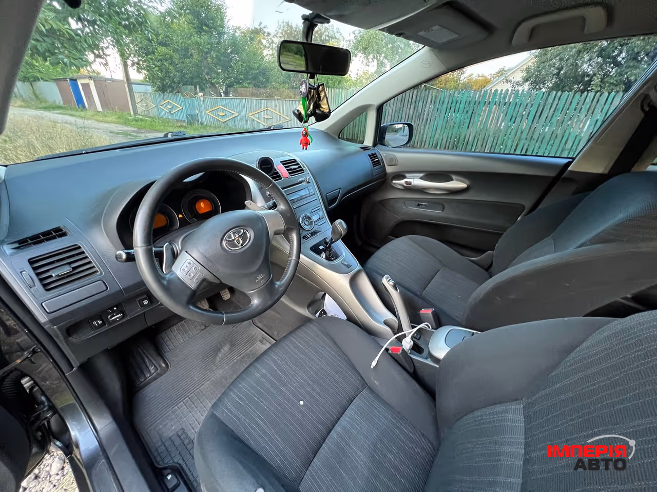 Toyota Auris - фото 12