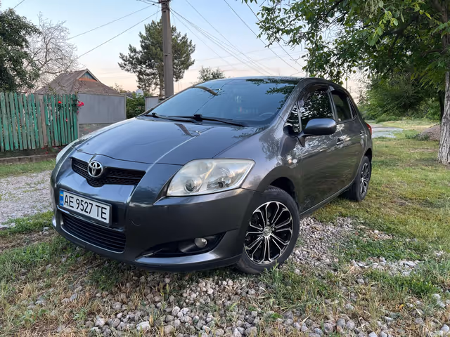 Toyota Auris - зображення 1